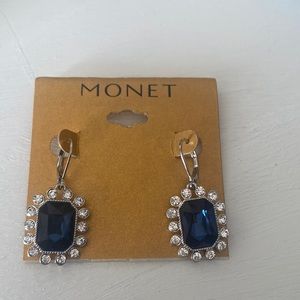 Monet Fashion stone hanging earrings